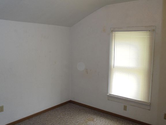 5th image of 131 Baldwin Ave