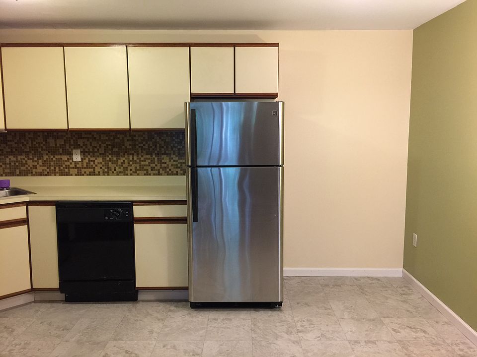 1st image of 102 Oakwood Ave #Bb