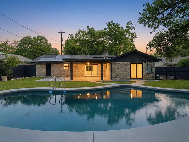 7600 Shoal Creek Blvd — Photo 28