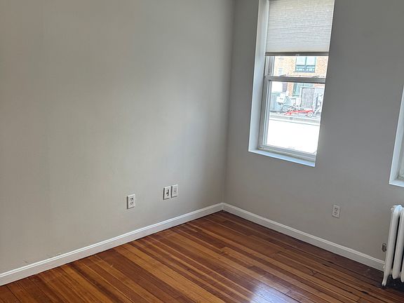 4th image of 224 Hanover St APT 4