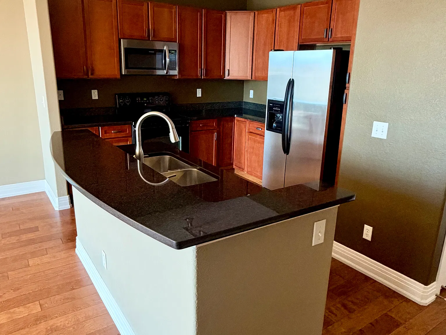 1 bed, 946 sqft, $1,750 — Photo 2