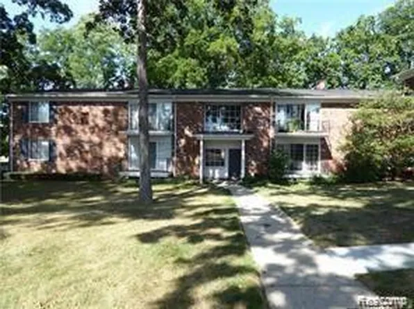 421 Fox Hills Dr S, Bloomfield Hills, MI