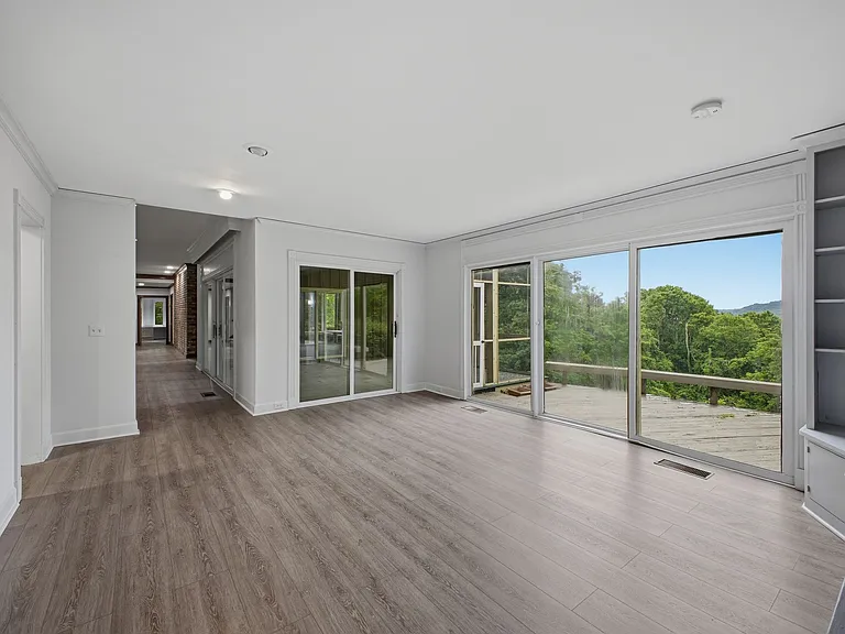 5612 Stanford Ct — Photo 8
