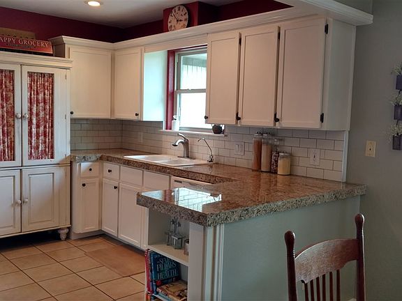 4th image of 325 Ancient Oaks Dr