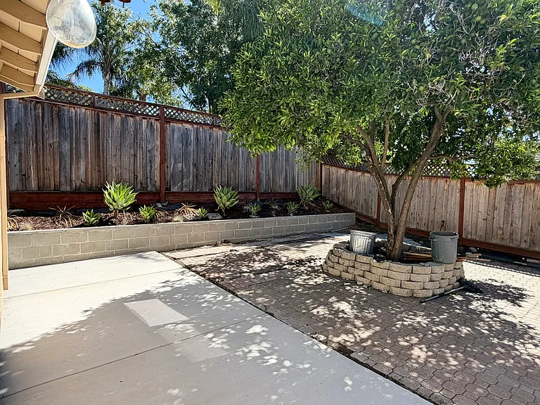 3695 Sanford St — Photo 35