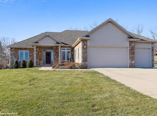 6672 Eagle Ridge Dr, Johnston, IA 50131
