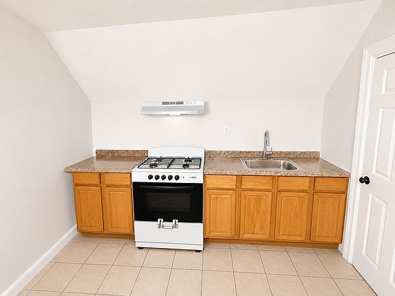 2nd image of 259 S 6th St APT 3