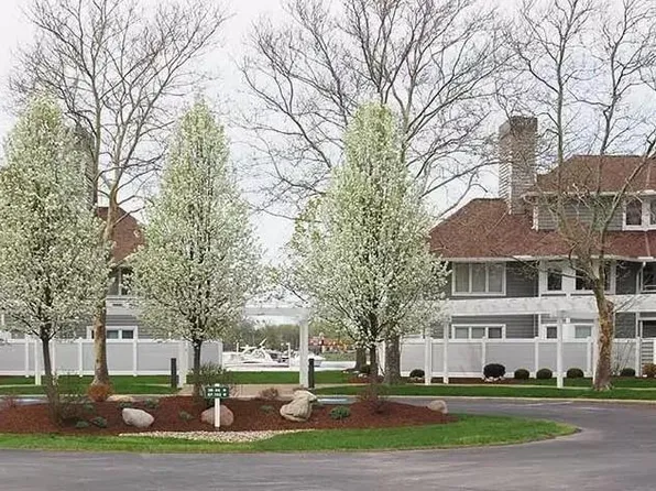 89 Marina Point Dr #89, Sandusky, OH 44870