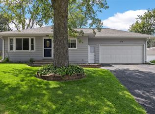 300 7th Ave, Hiawatha, IA 52233