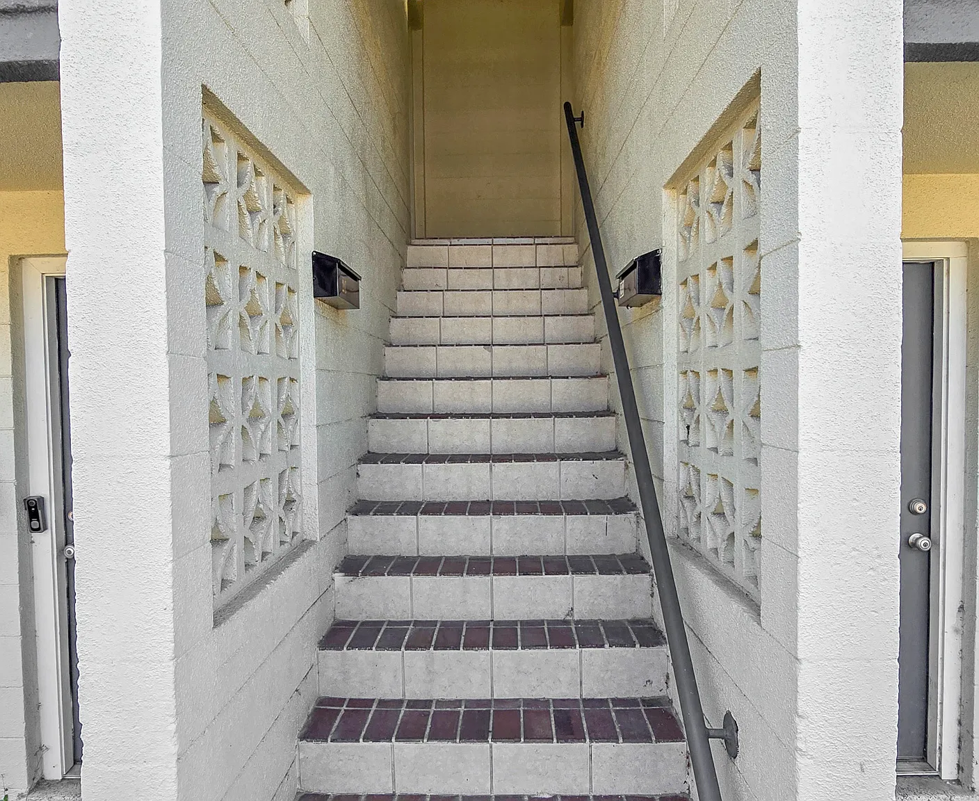 2 bed, 750 sqft, $1,200 — Photo 3