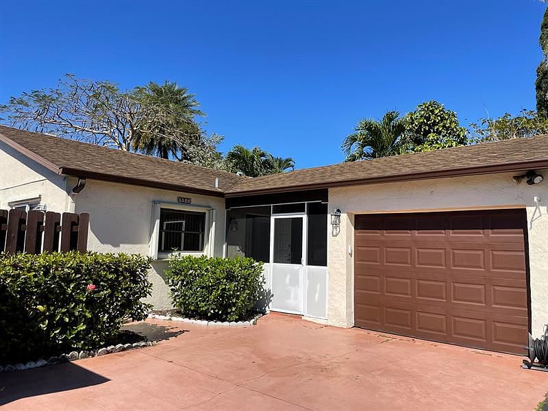 1st image of 5526 Mirror Lakes Blvd