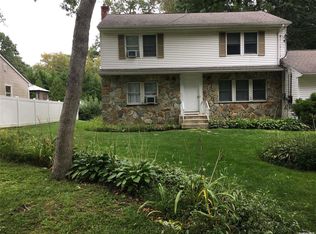 69 Pleasant St, Huntington, NY 11743