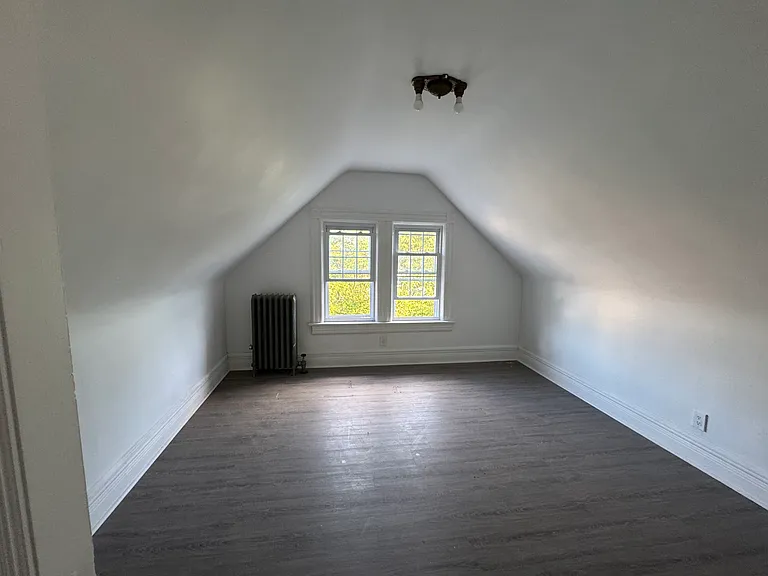 330 Van Duzer St #2 — Photo 6