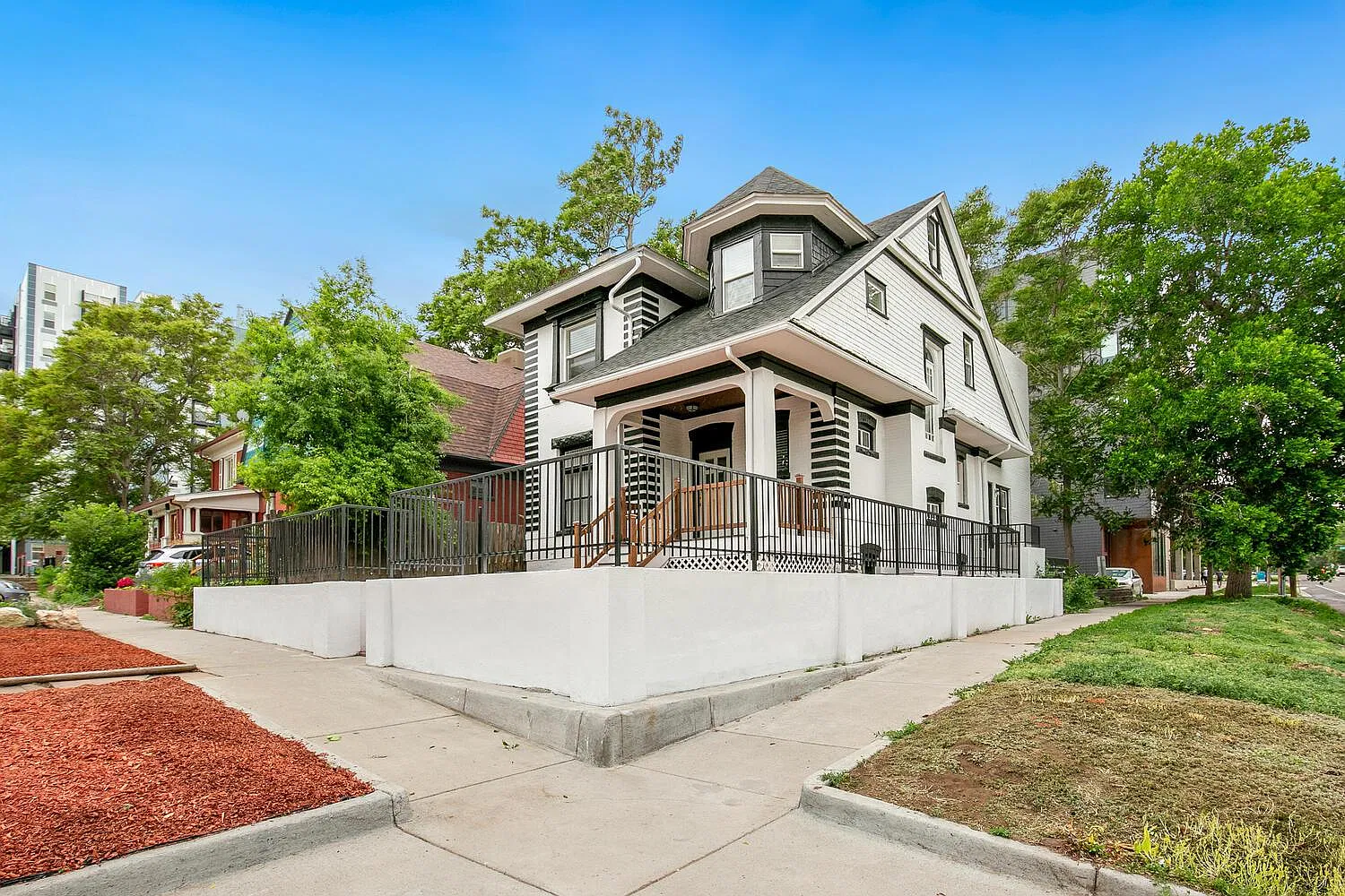 1579 N Franklin St — Photo 4