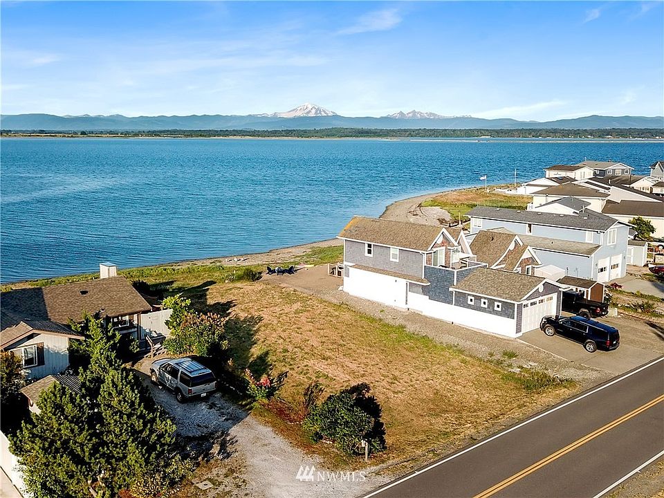 1st image of 40 xx Saltspring Drive