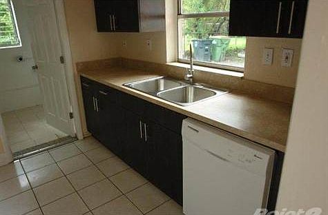 4th image of 995 NE 127th St