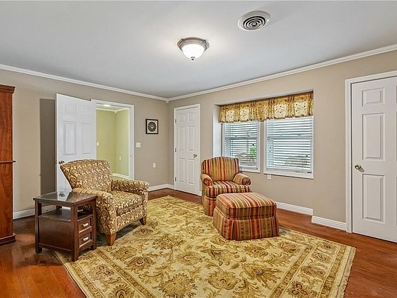 3rd image of 404 W Prosper St