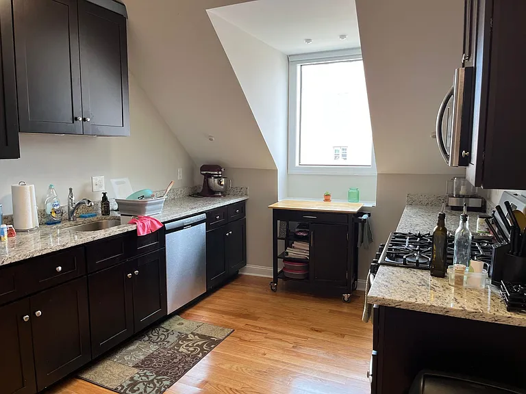 201 York Road — Photo 1