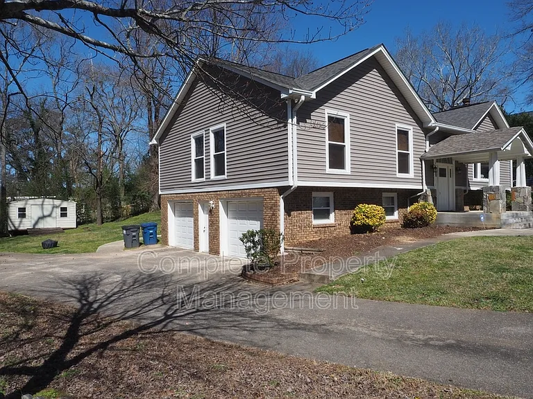 604 Farr Cir — Photo 12