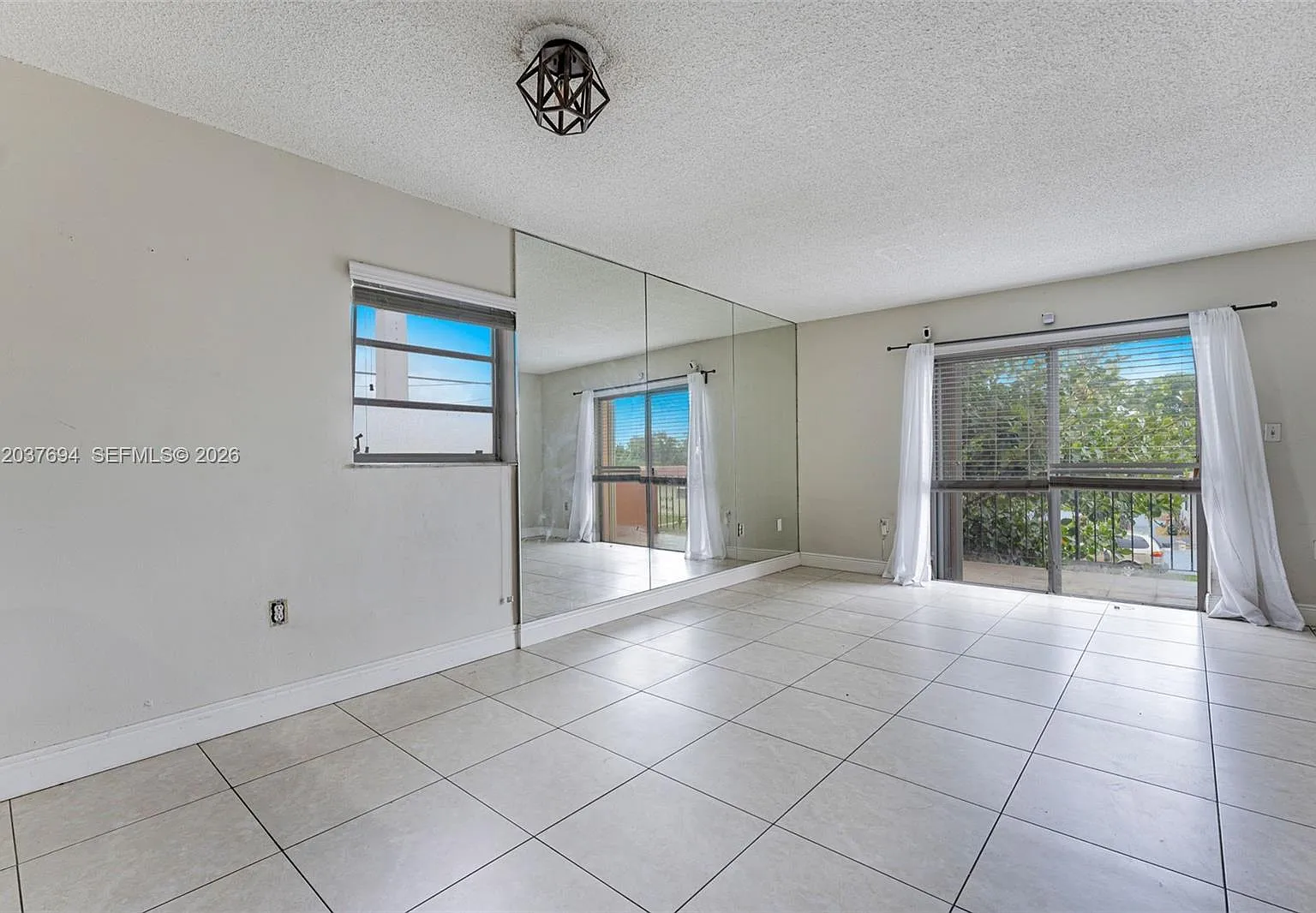 Bemar Patio Condo — Photo 4