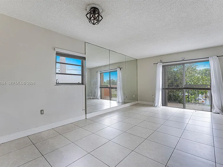 1100 W 35th St #23 — Photo 4