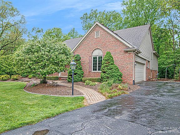 4th image of 16109 Maplewood Ct #100