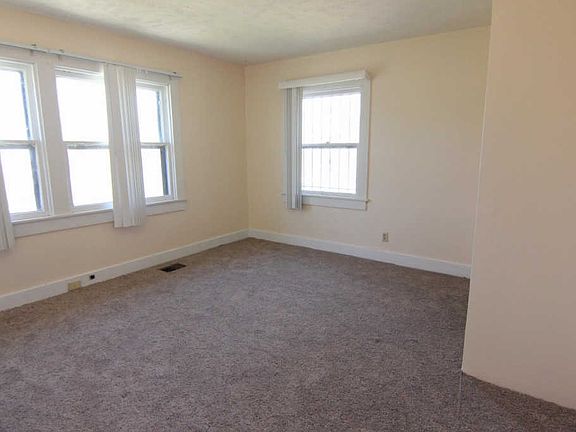 5th image of 427 Haywood Ave