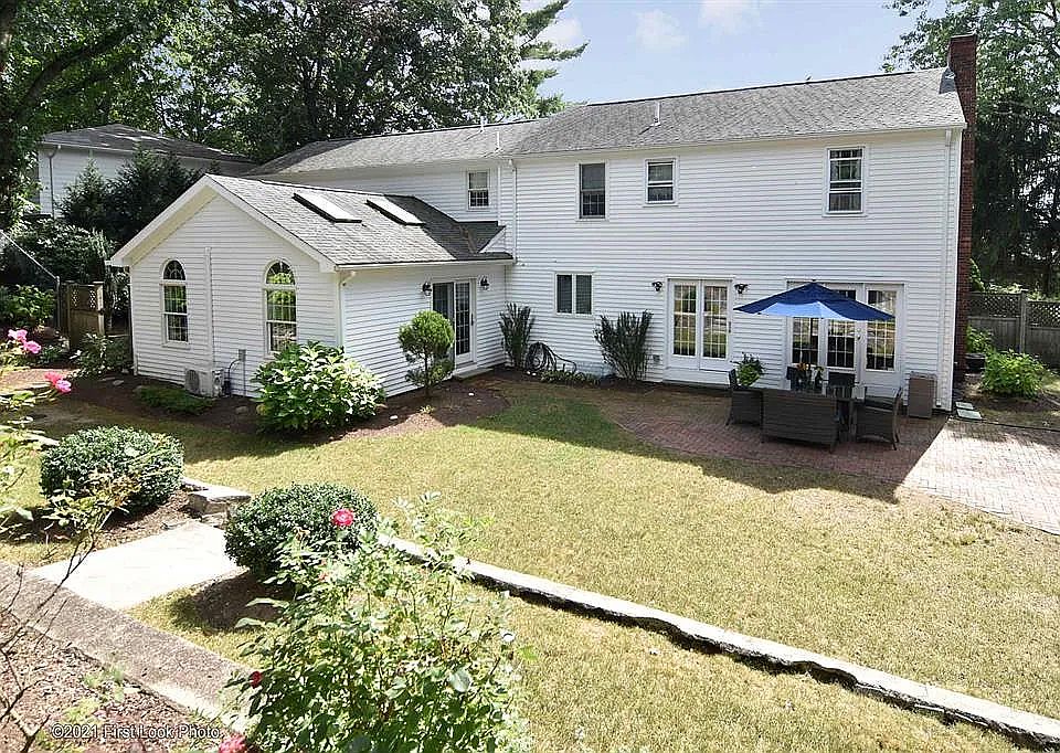 1st image of 4 Baldwin Orchard Dr