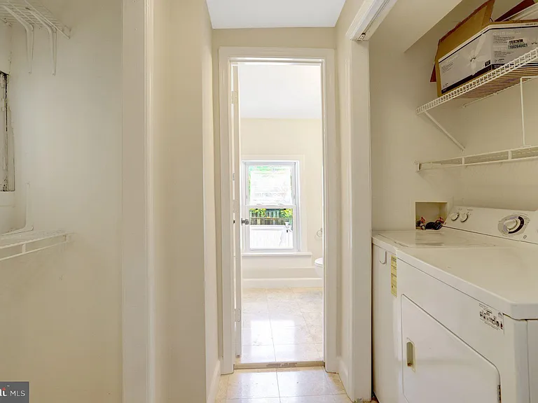 619 N Henry St — Photo 24