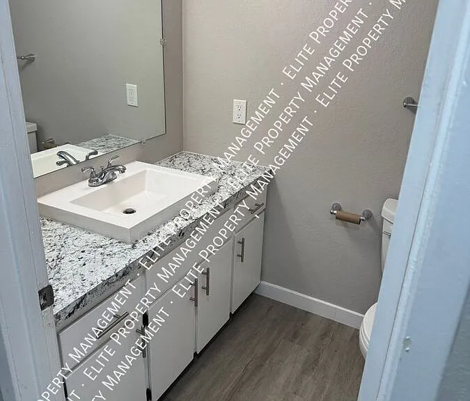 331 E 1000 N #9 — Photo 5