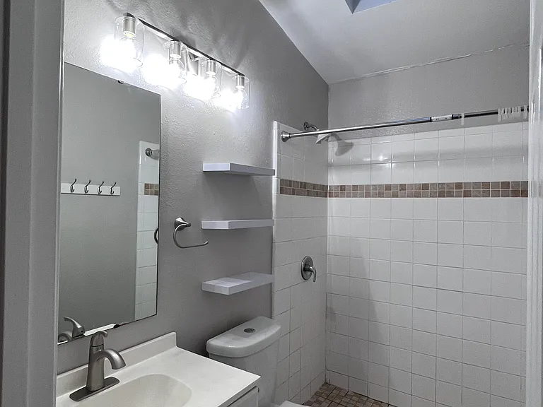 1816 Atkamire Dr — Photo 12