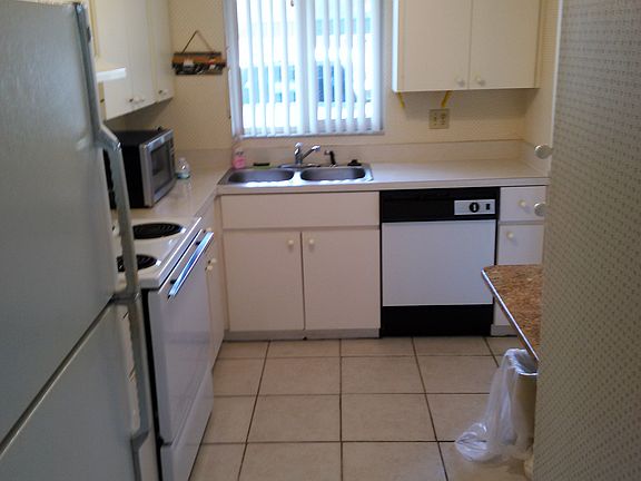 4th image of 513 Parkdale Mews #513