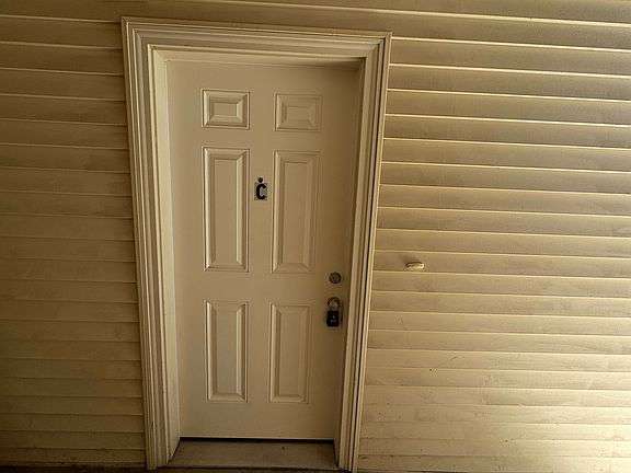 2nd image of 3213 Oakes Ave APT C