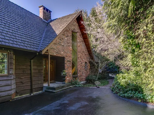 3904 Westridge Ave, West Vancouver, BC V7V 3H5