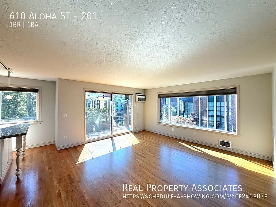 Queen Anne One Bedroom — Photo 3
