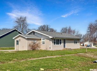 305 Walnut St, Mount Sterling, IL 62353