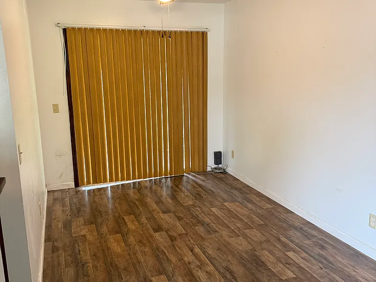 908 S East St — Photo 10