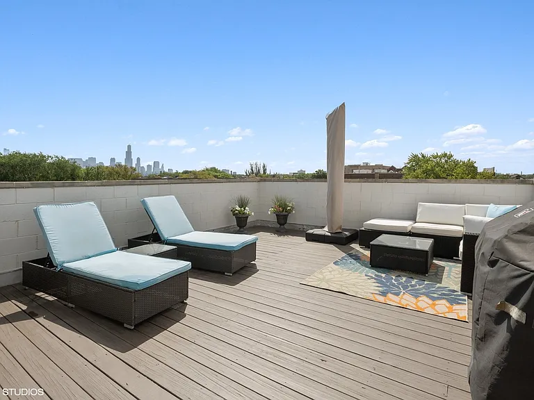 2127 W Walton St #3 — Photo 4
