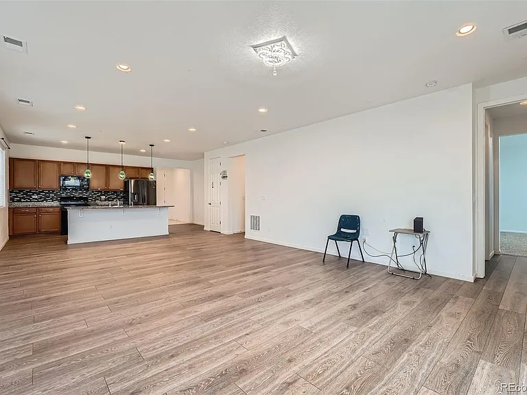 22052 E Stanford Cir — Photo 33