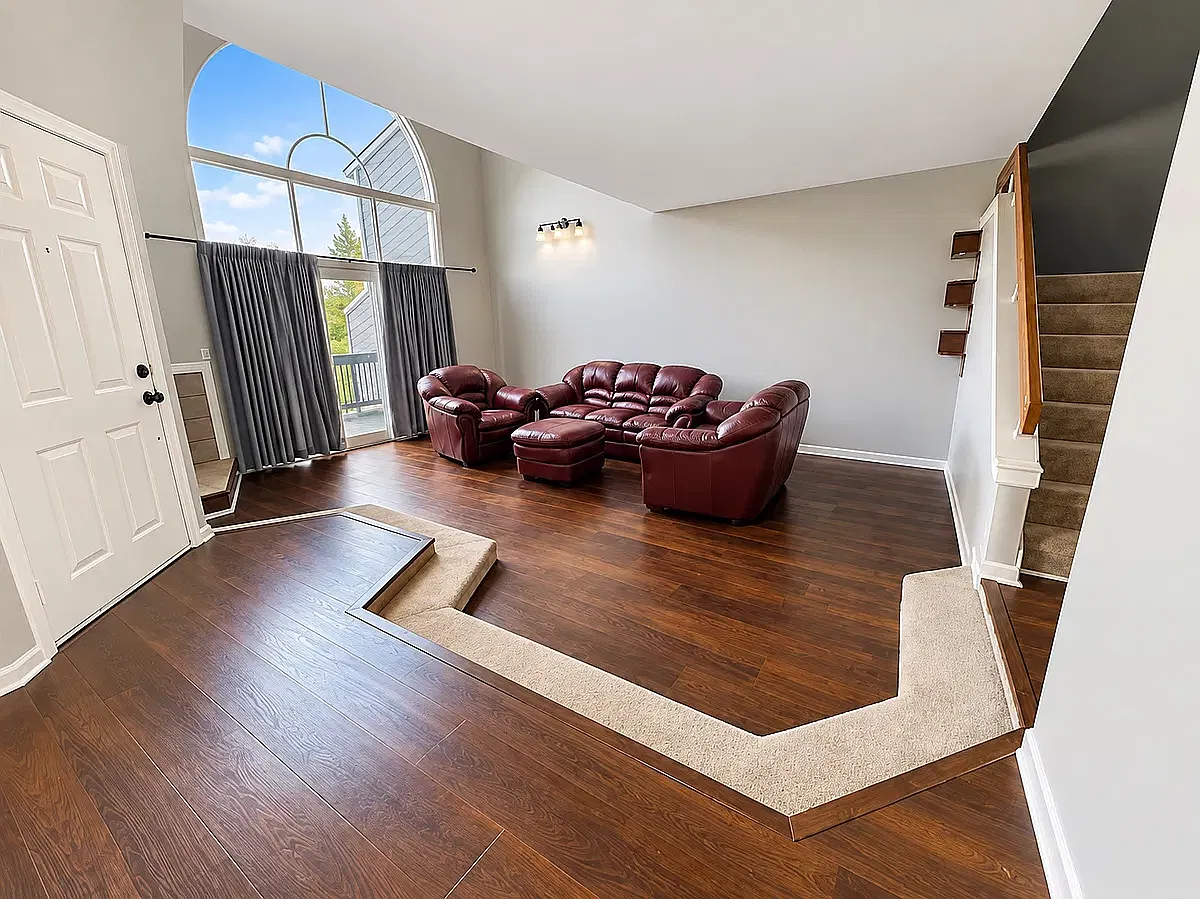 3 bed, 1964 sqft, $2,198 — Photo 1