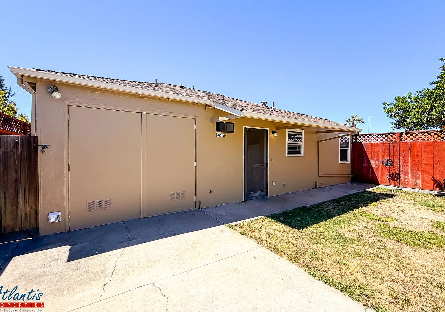 Leland Ave — Photo 1