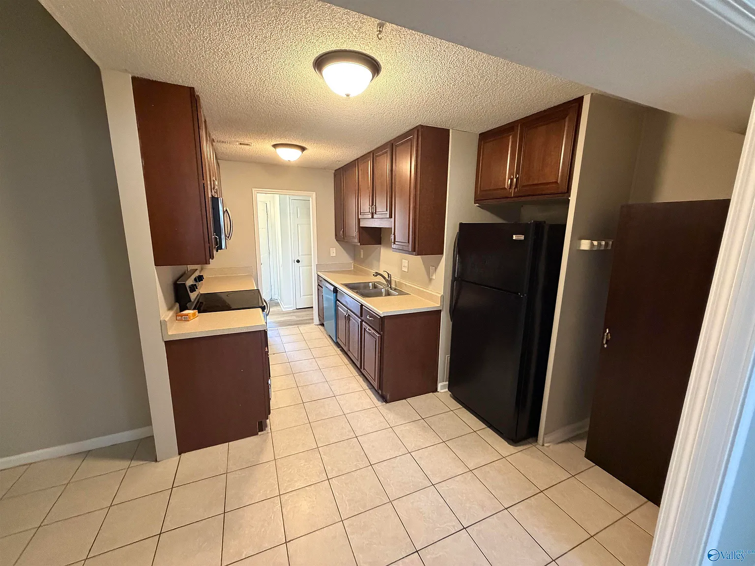 3 bed, 2.0 bath, 1750 sqft, $1,875 — Photo 4
