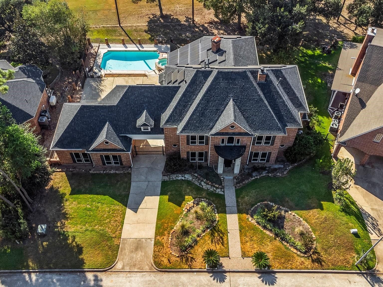24611 W Kingscrest Cir