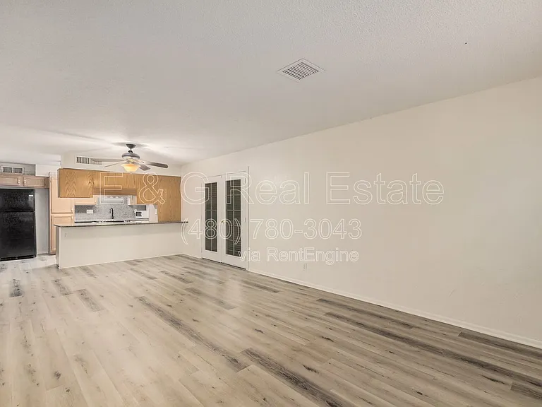 1136 W 12th St — Photo 6