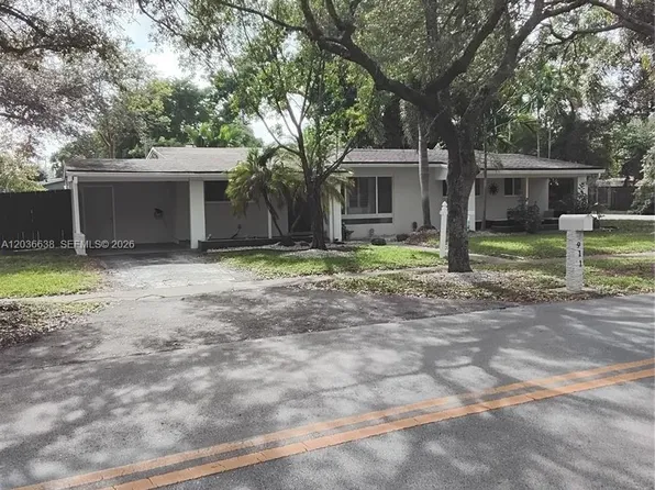 911 W Country Club Cir, Plantation, FL 33317