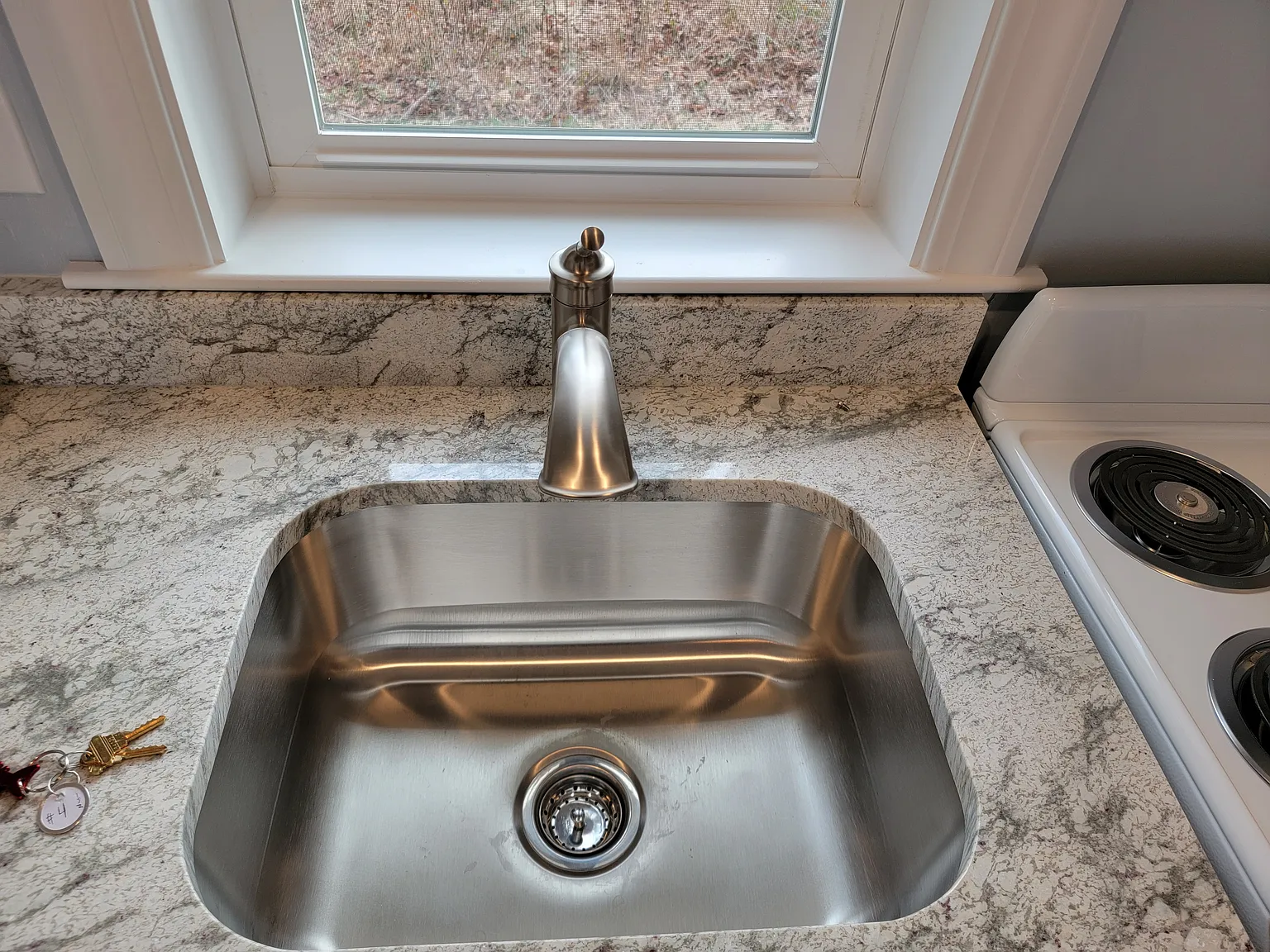 2 bed, 600 sqft, $2,400 — Photo 2