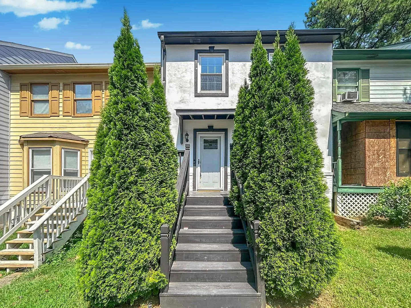 Charming 3BR Townhome Living in the Heart of Jonquil City! — Photo 2