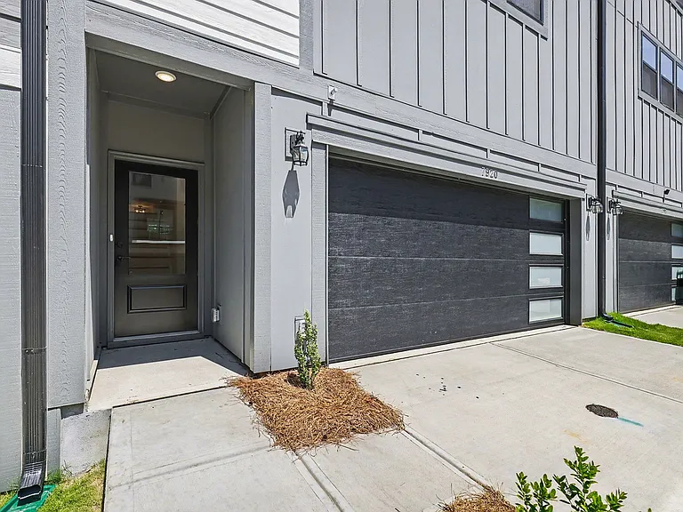 7920 Sansom Cir — Photo 3
