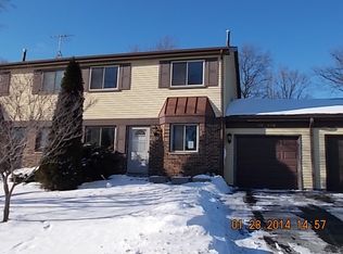23 Greenbriar Ct, Naperville, IL 60563