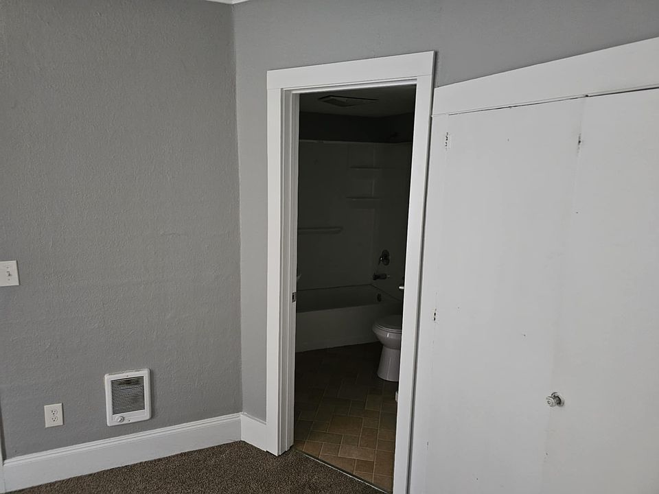 1st image of 517 Emerson Ave #2